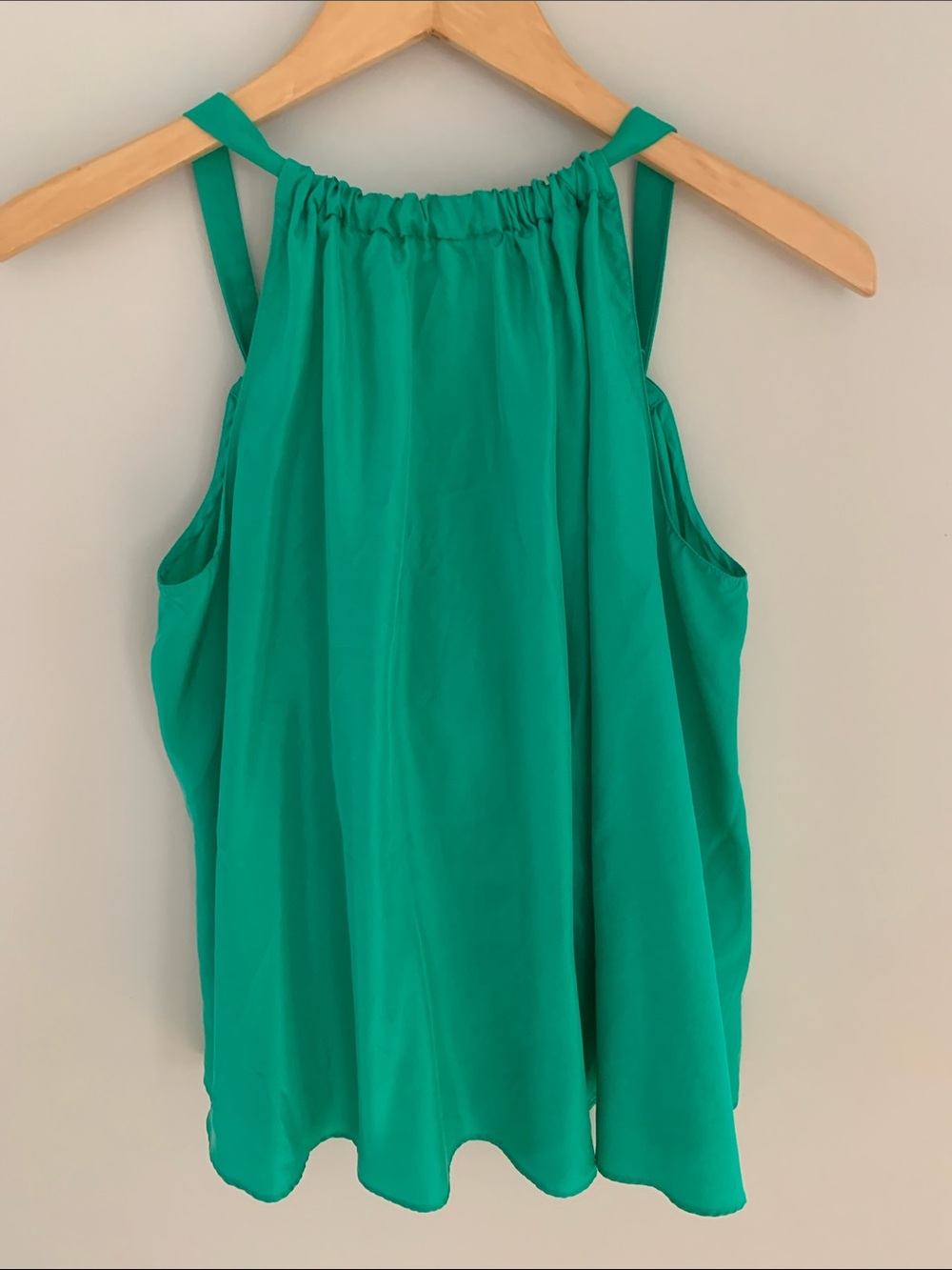Banana Republic Fino Silk Halter Top Green Size Medium Relaxed Fit Feminine Chic